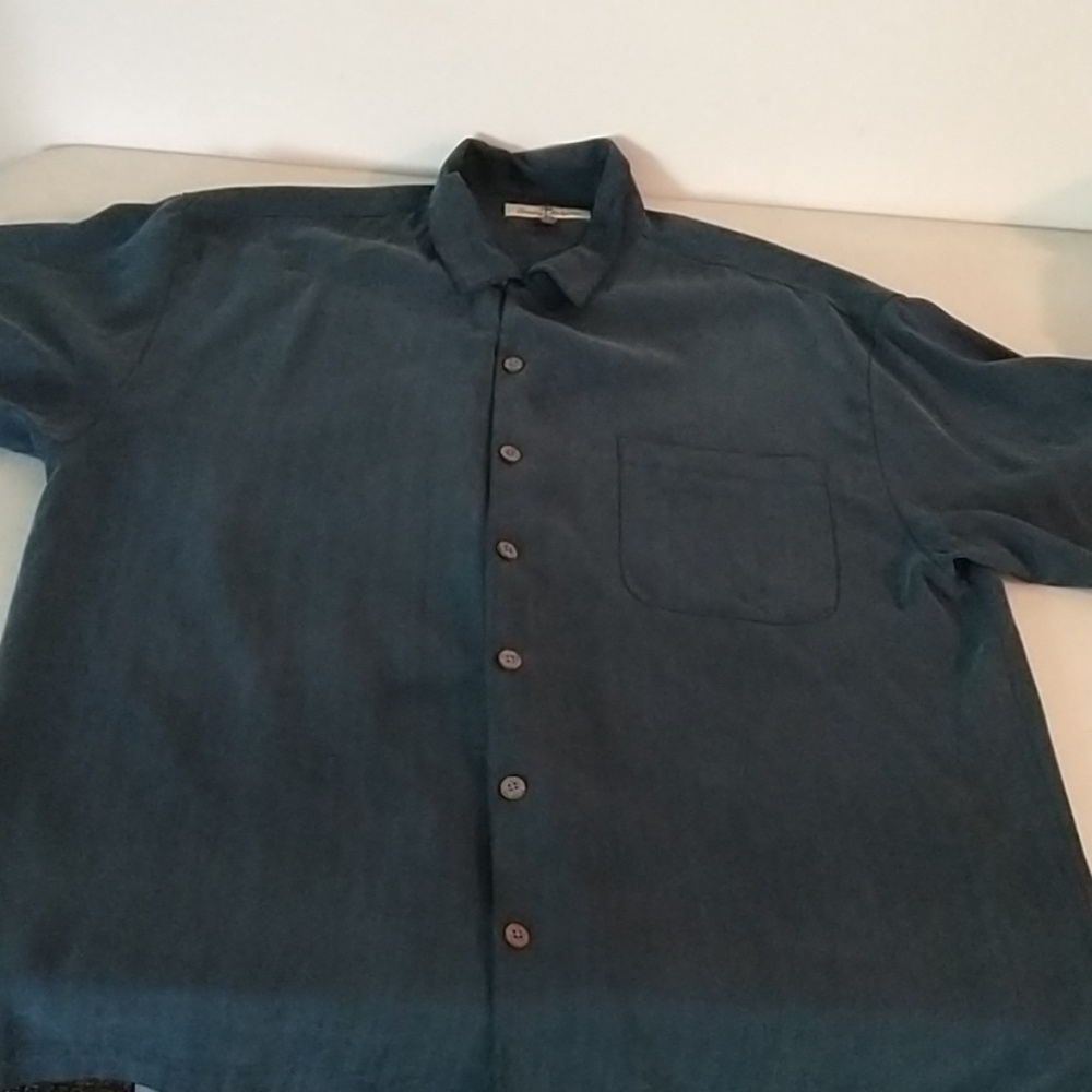 Tommy Bahama size L 100% silk short sleeve